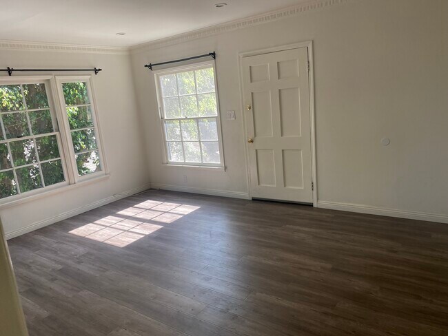 Foto del edificio - 1156 N Orange Grove Ave