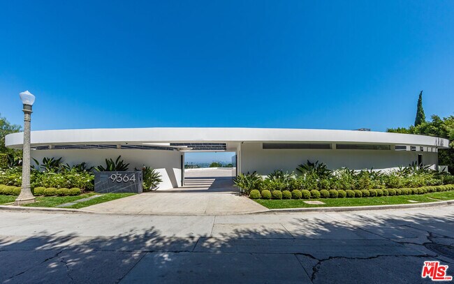 Foto del edificio - 9364 Beverlycrest Dr