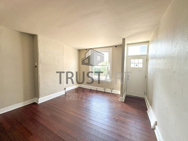 Building Photo - 3885 Manor St