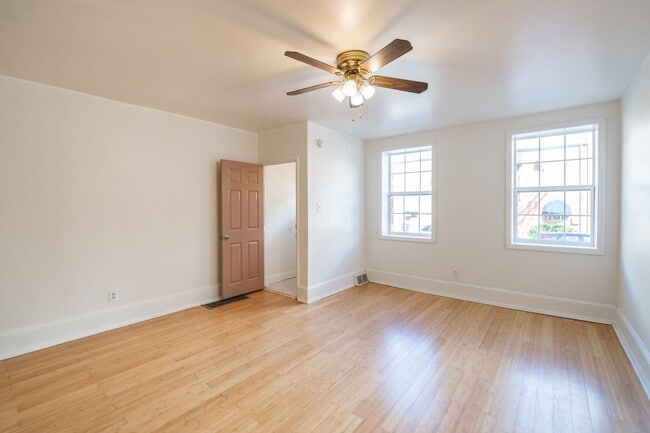 Building Photo - Four Bed Bella Vista Townhome
