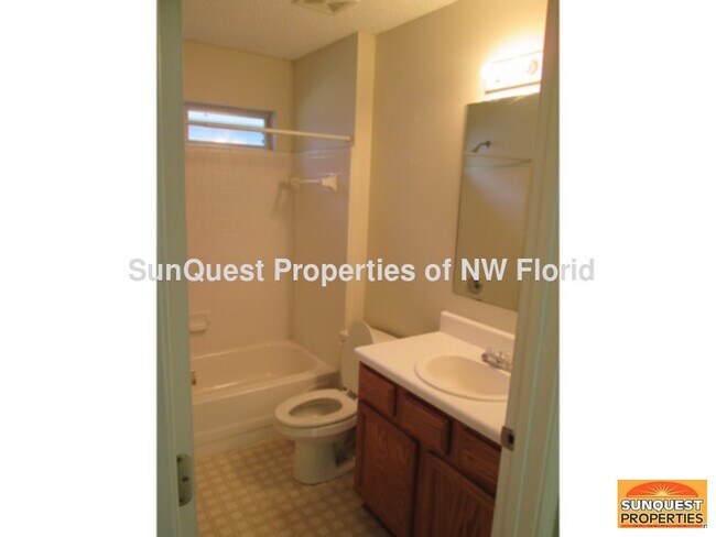 Foto del edificio - Cute cottage style home ready 6/5!