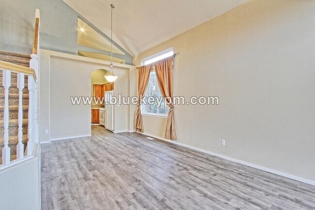 Foto del edificio - 4 Bed, 2.5 Bath Home in East Vancouver