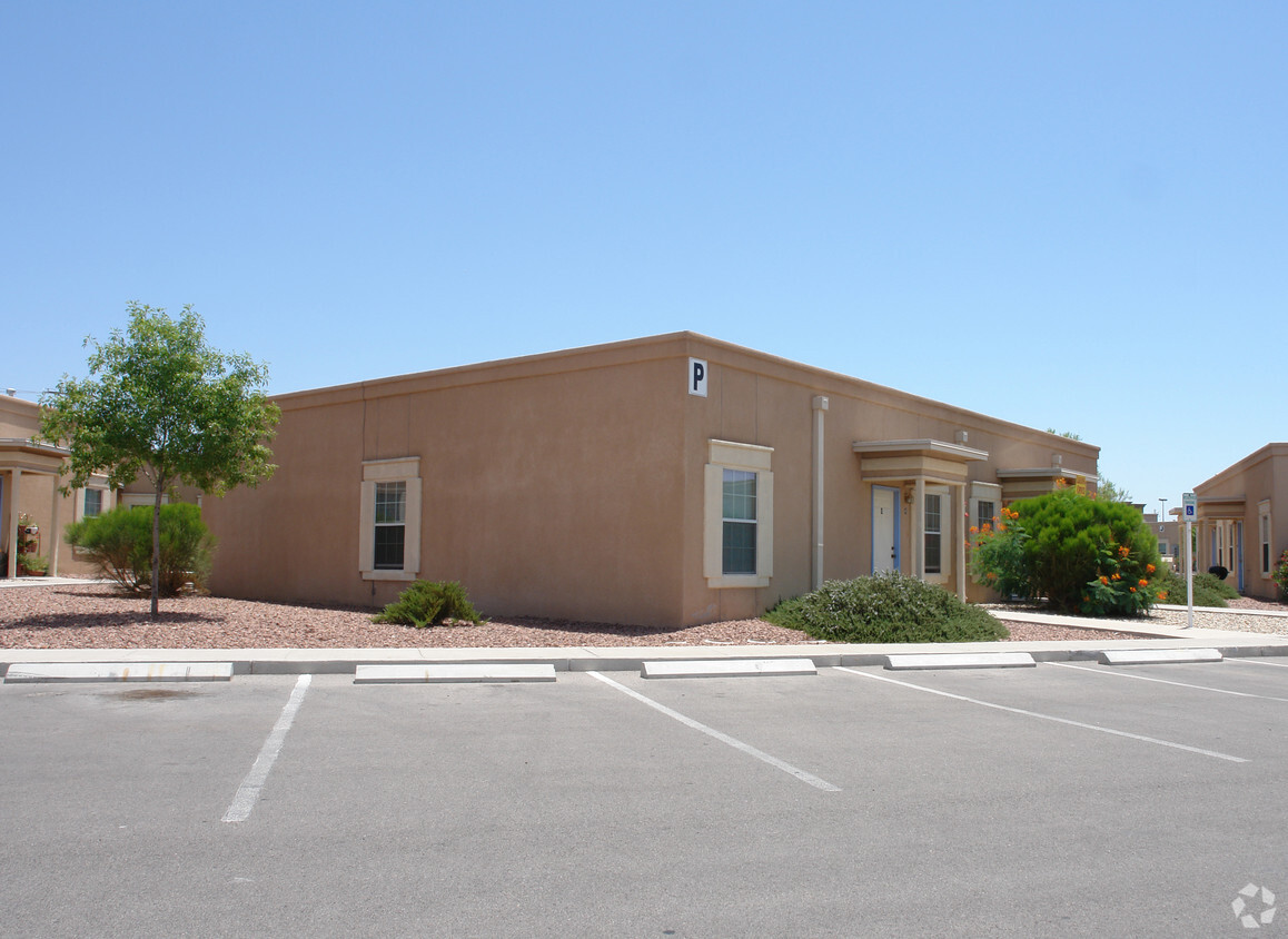 Building Photo - Crossroads Valley Apartments