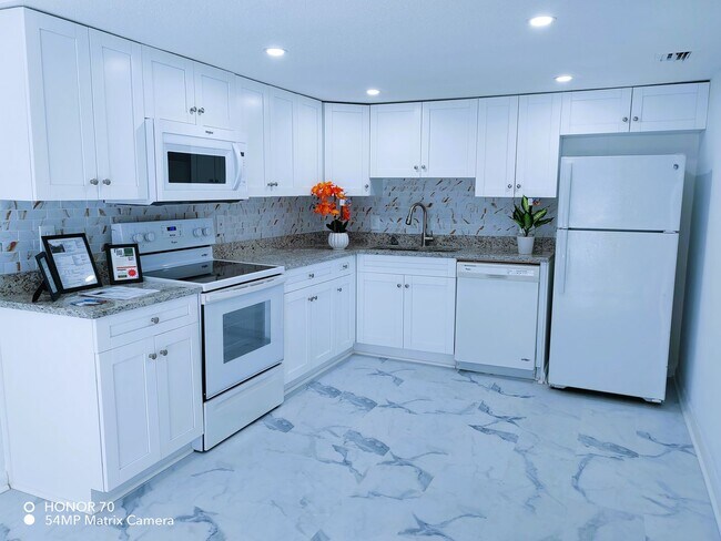 Building Photo - Rent to Own Bright 2B/1B Condo – St. Andrews Cove, Clearwater