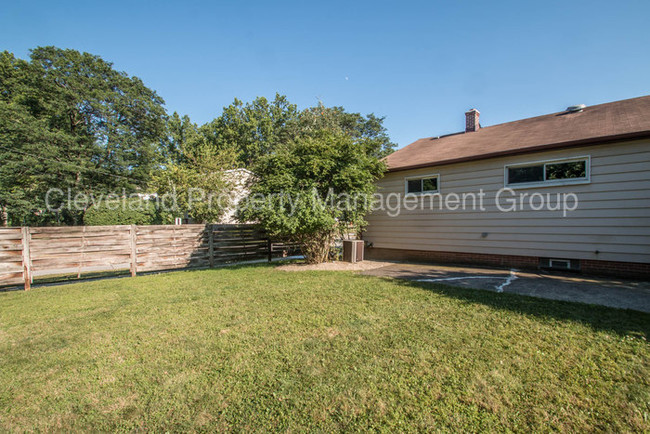 Building Photo - 4859 Fairlawn Rd