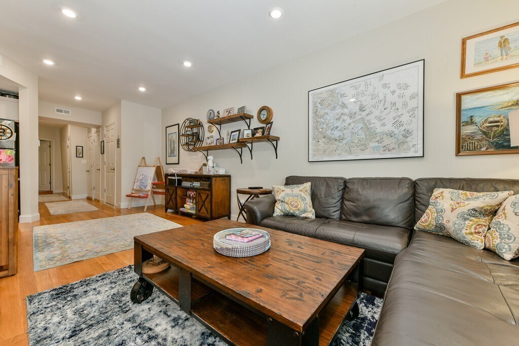 Foto principal - 230 Saratoga St