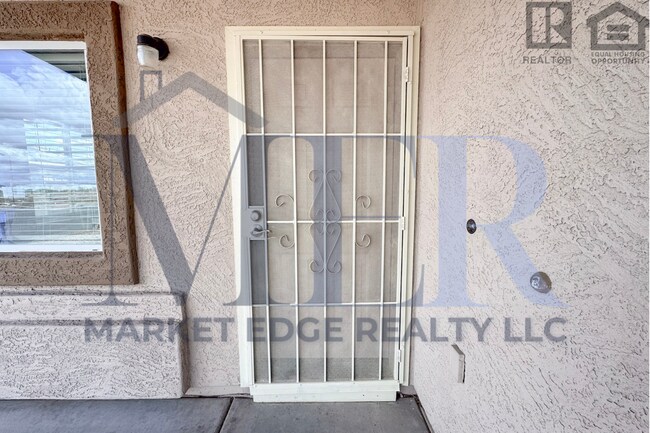 Foto del edificio - 3Bed/2Bath Home at Broadway/16th St! Ready for Immediate Move-In!--NO HOA!