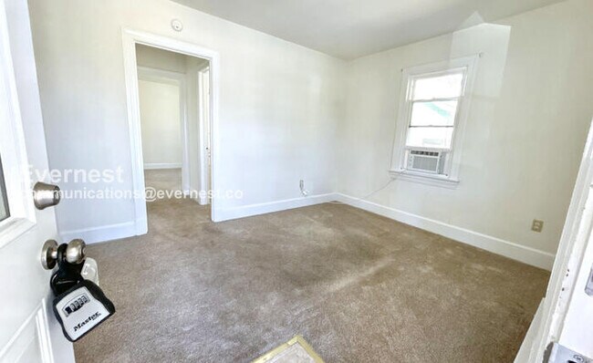 Foto del edificio - 5 Bancroft Ave