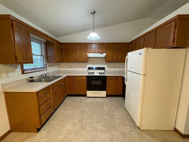Foto del edificio - Beautiful 3 Bedroom-2 Bath on Goshen South...