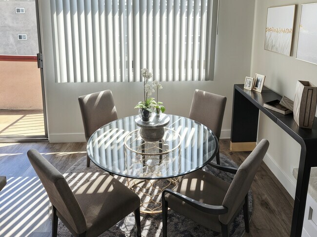 Foto del edificio - Woodland House Apartments