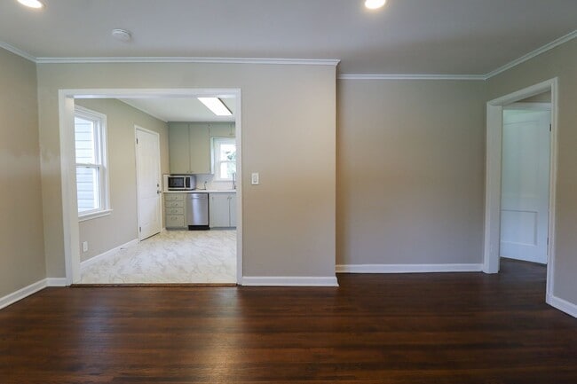 Building Photo - 3 bed/1bath! Fully remodeled!