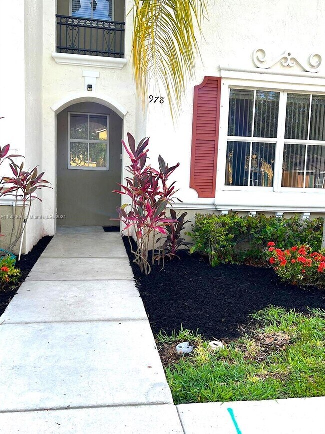 Foto del edificio - 978 NE 42nd Pl