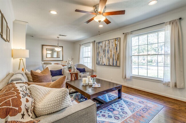 Building Photo - 3732 Seguin Dr