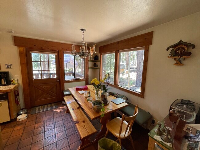 Foto del edificio - 12447 Bernese Ln