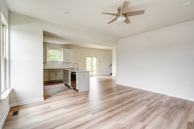 Foto del edificio - 321 Northfield Hts Ln