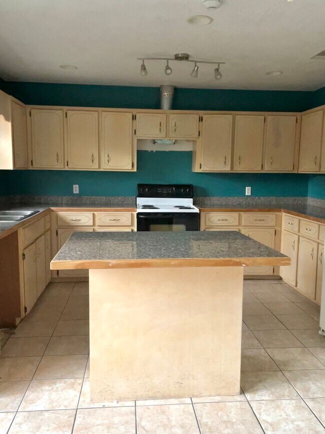 Foto del edificio - FALL MOVE-IN SPECIAL: 50% OFF 1st FULL MON...