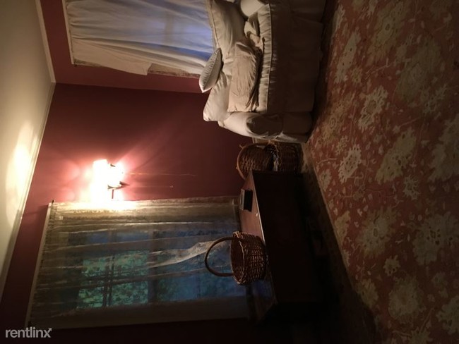 Foto del edificio - 4 br, 1.5 bath House - 338 Barrington Street
