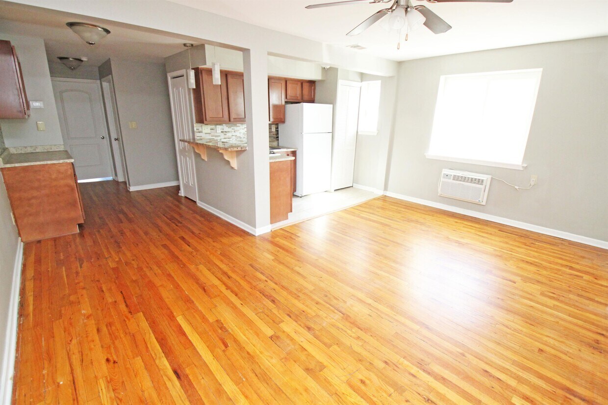 Primary Photo - 60 Sumner Ave
