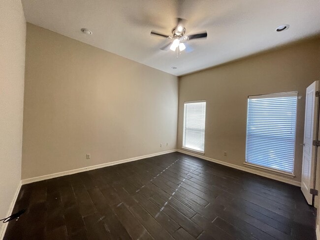 Building Photo - 2815 Mimosa St