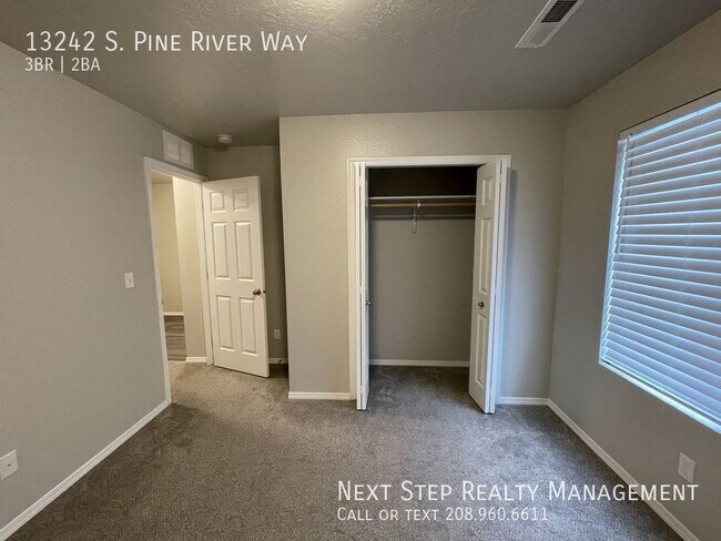 Building Photo - 3 Bed 2 Bath - NO SECURITY DEPOSIT REQUIRED