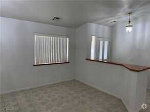 Building Photo - 1841 S Vineyard Dr W