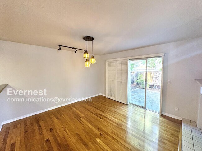 Foto del edificio - 473 S Clovercrest Ln