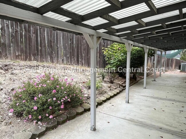 Foto del edificio - AVAILABLE AUGUST - Nice Home in Paso Roble...