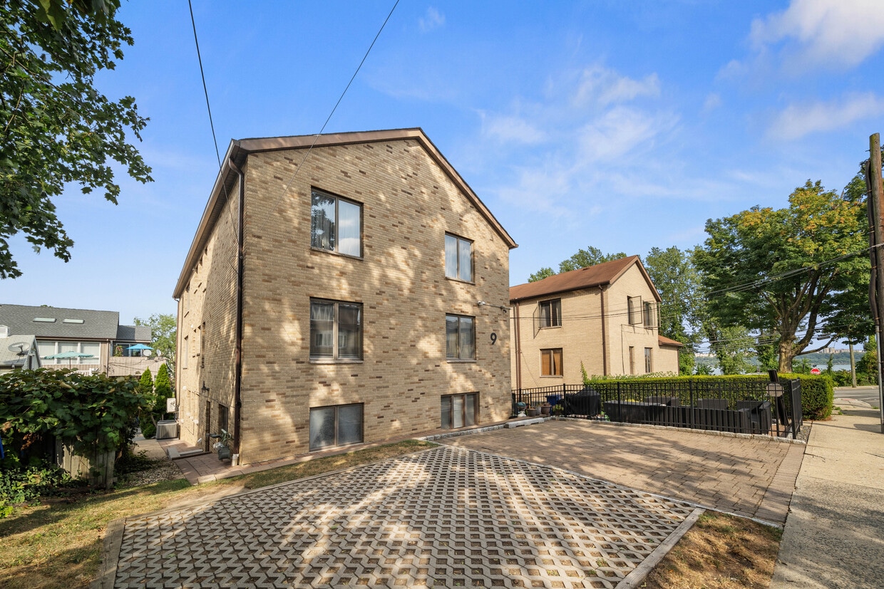 Foto principal - 9 Sterling Pl