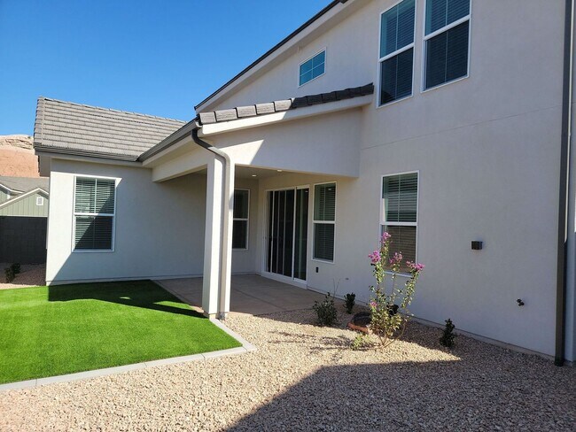 Building Photo - Brand New 3 Bedroom Home in St. George wit...