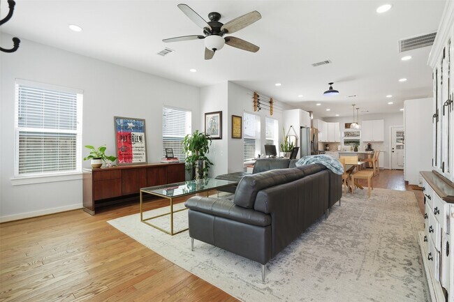 Foto del edificio - 2613 Lorraine St