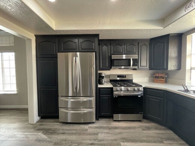 Building Photo - Comfortable 3-Bedroom Home in Moreno Valle...