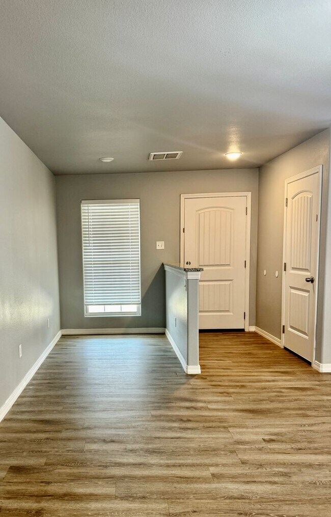 Foto del edificio - 1217 N Chicago Ave