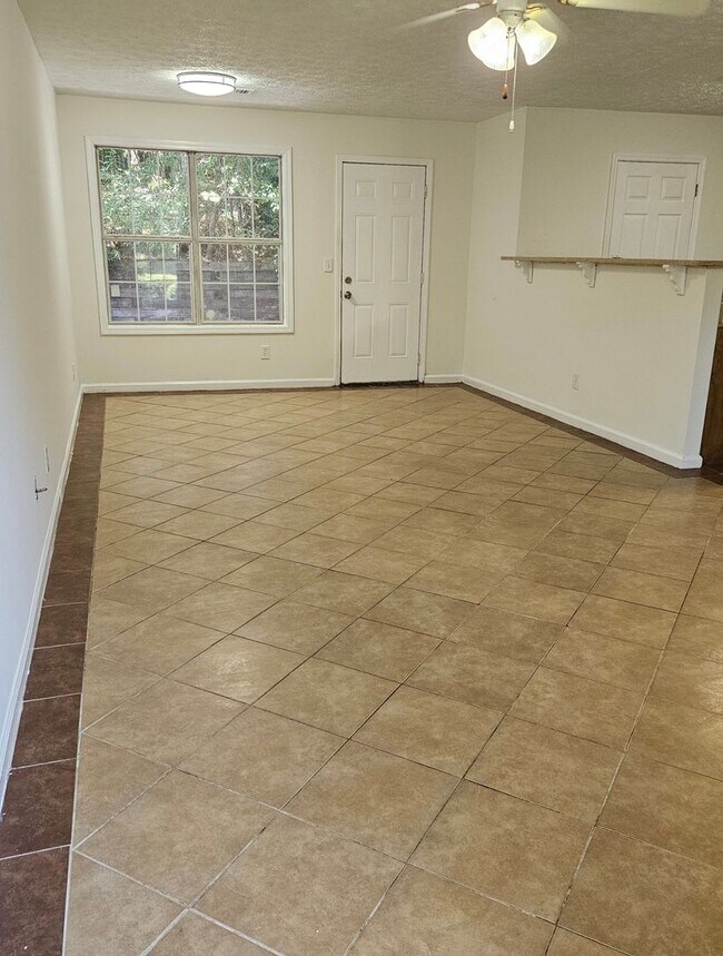 Foto del edificio - 3172 Creekwood Dr