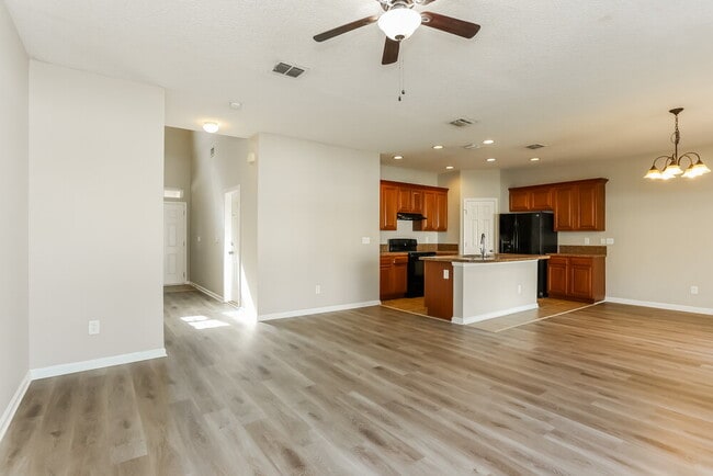 Building Photo - 6177 Casterbridge Rd