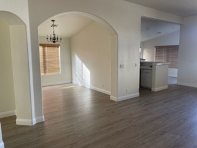 Foto del edificio - 6329 Giant Oak St