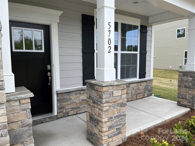 Building Photo - 5702 Casper Dr