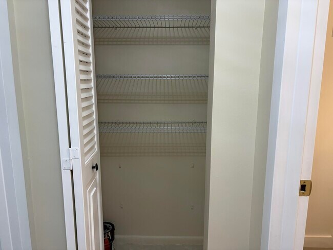 Foto del edificio - 3038 Exeter C