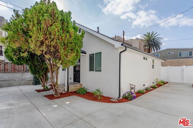 Photo - 253 S Catalina Avenue Unit House