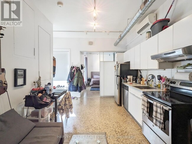 Photo du bâtiment - 214 Bathurst St