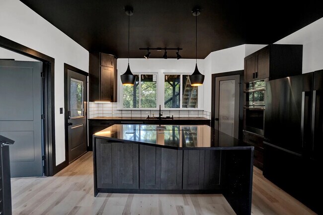 Foto del edificio - Room in House on Pursley St
