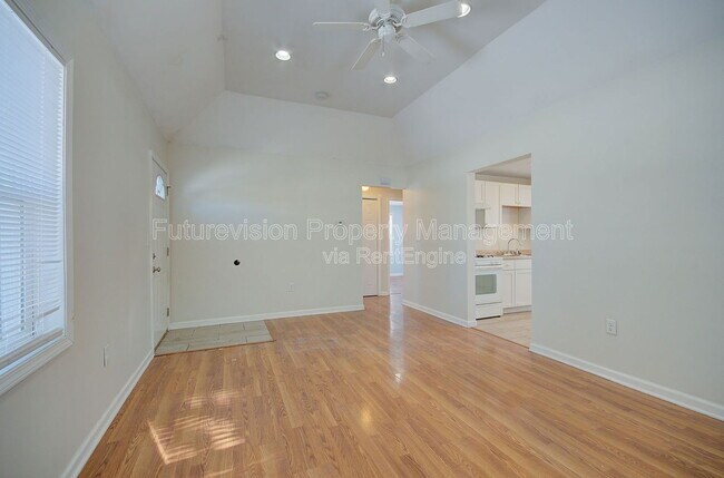 Building Photo - 1512 N May St