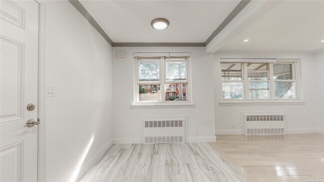Building Photo - 1186 E 56th St