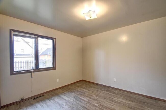 Foto del edificio - 1145 Logan St