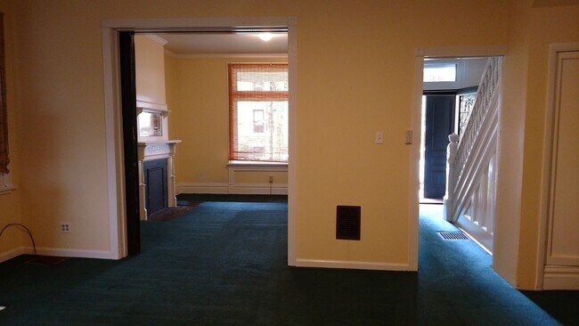 Foto del edificio - Great area, walk to CMU, Carlow & Pitt. 5 BED