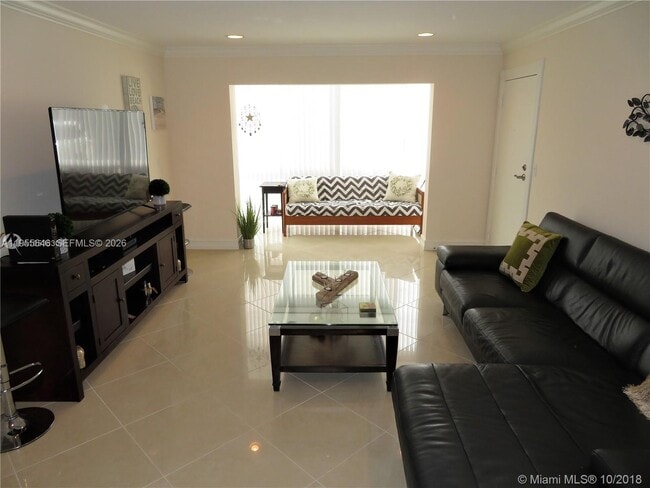 Foto del edificio - 6471 Bay Club Dr