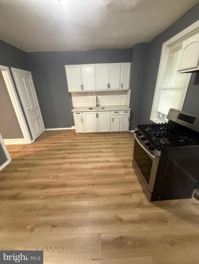 Building Photo - Newly Renovated 3 Bed, 1 bath for rent