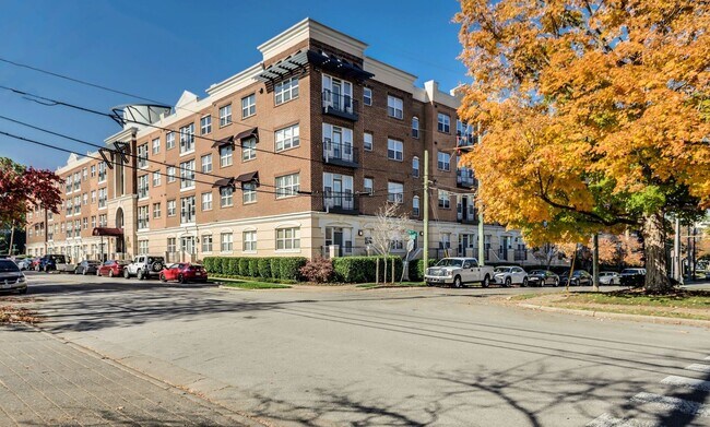 Foto del edificio - Spacious 3BR/2BA end unit at Bristol West ...