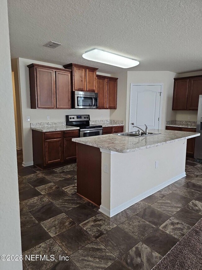 Foto del edificio - 95111 Timberlake Dr