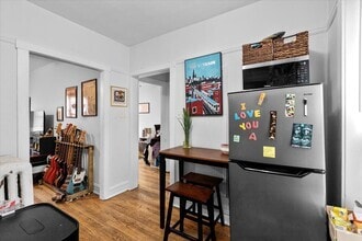 Building Photo - 652 W Oakdale Ave