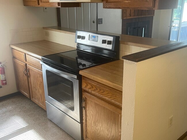 Building Photo - 2800 Kalmia Ave